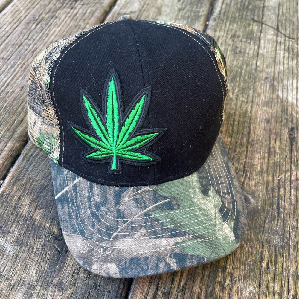 Real Tree Camouflage Hunting Hat with Green Leaf 420